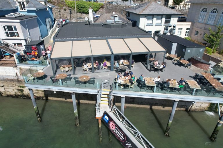 The Quays Bar & Restaurant –