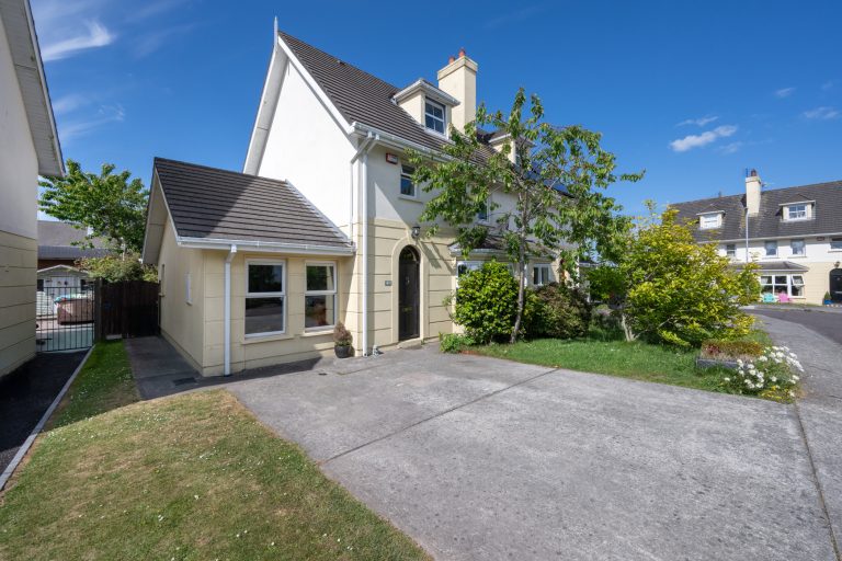 No. 116 The Spires, Carrignafoy, Cobh, Co Cork – P24 E206